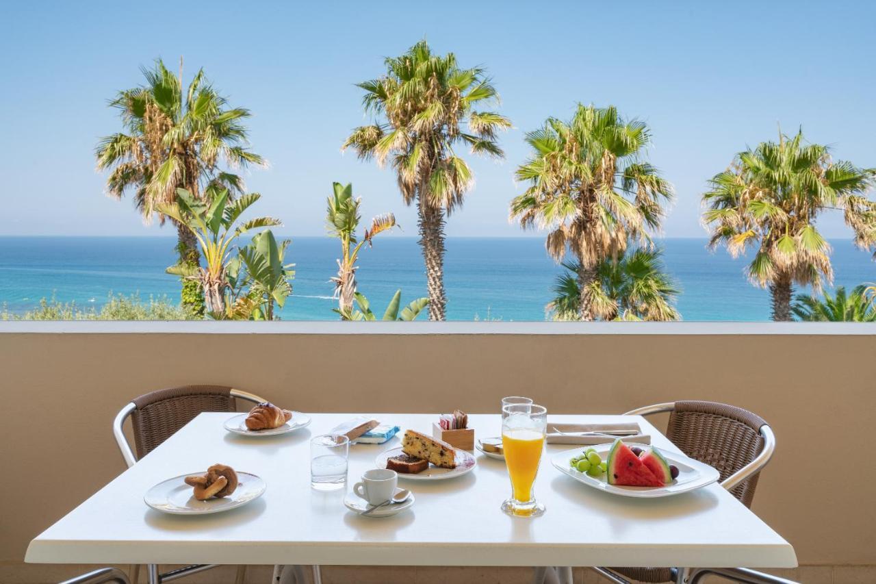 Hotel Villaggio Cala Di Volpe 카포바티카노 외부 사진