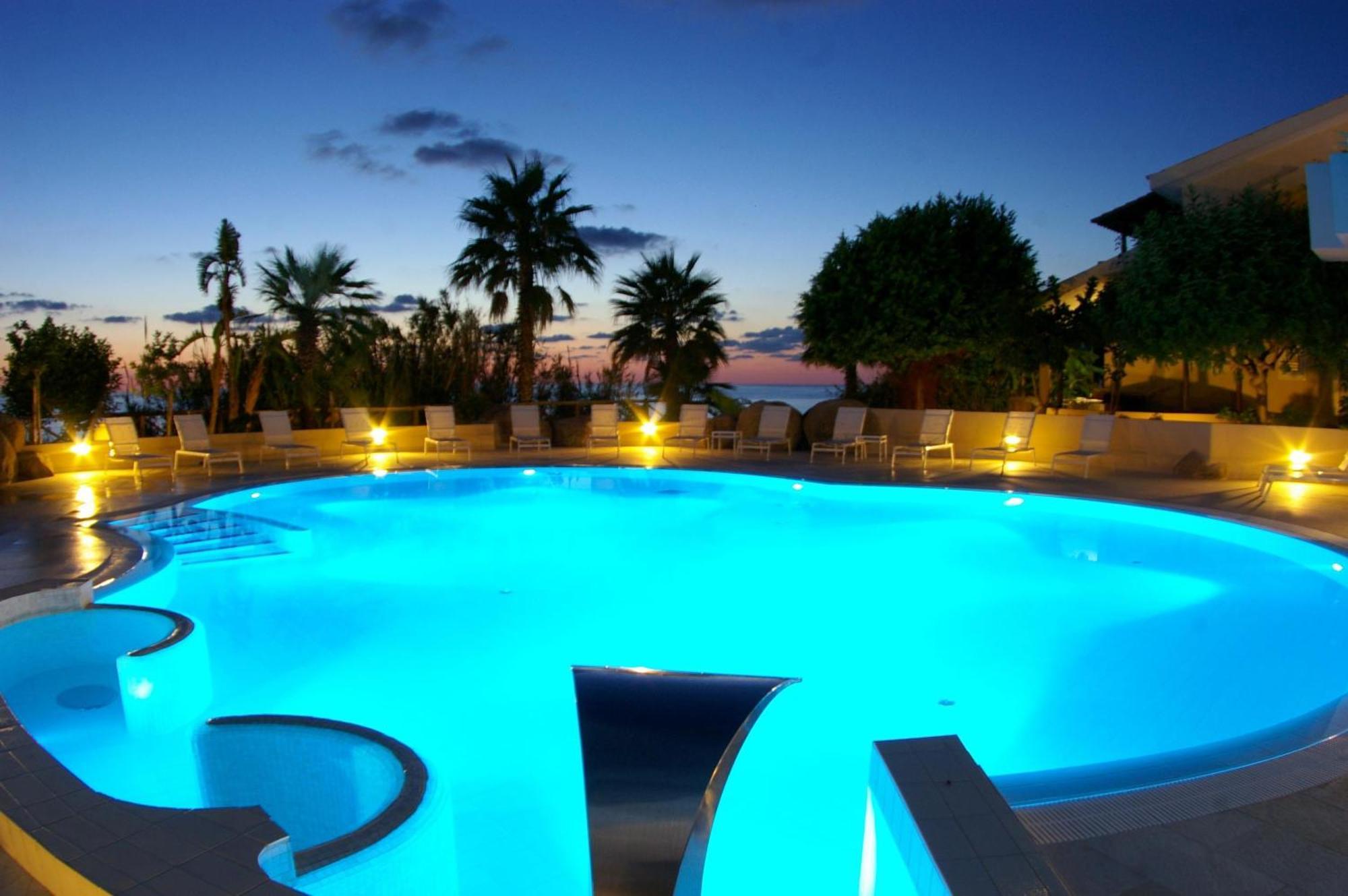 Hotel Villaggio Cala Di Volpe 카포바티카노 외부 사진