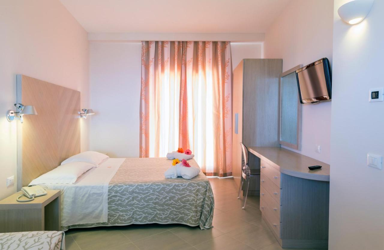 Hotel Villaggio Cala Di Volpe 카포바티카노 외부 사진
