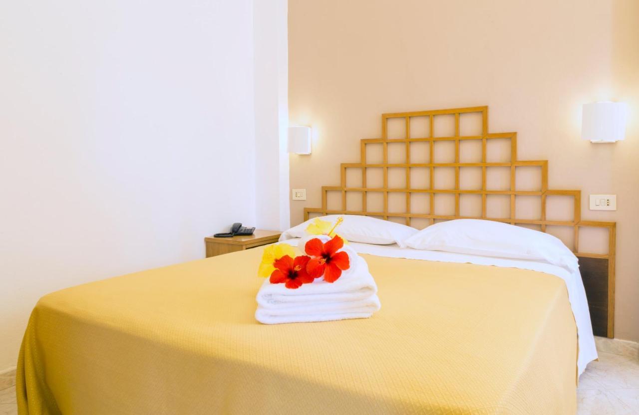 Hotel Villaggio Cala Di Volpe 카포바티카노 외부 사진